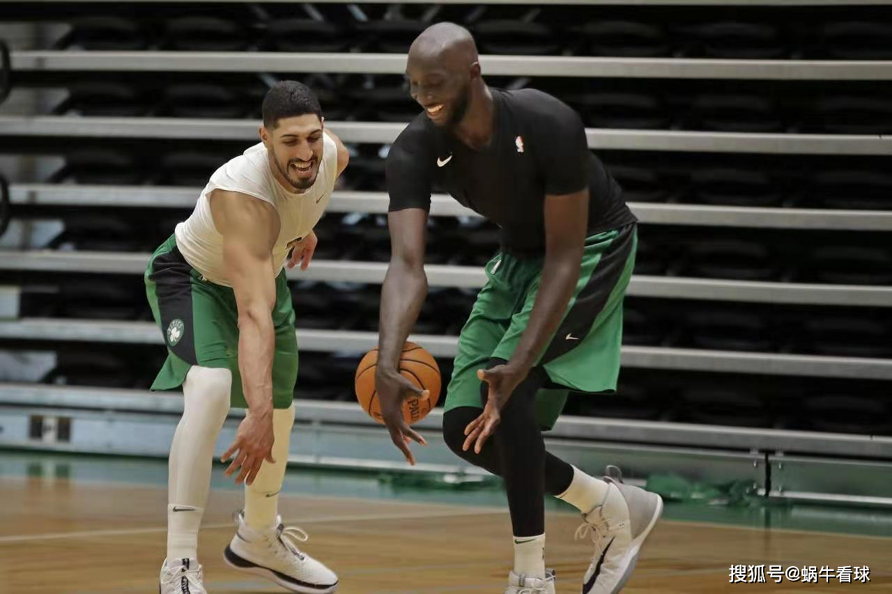 金州勇士训练开放日；国际比赛日篮板制胜引欢呼；德国杯在即；高层口径保持一致(勇士18胜22负)