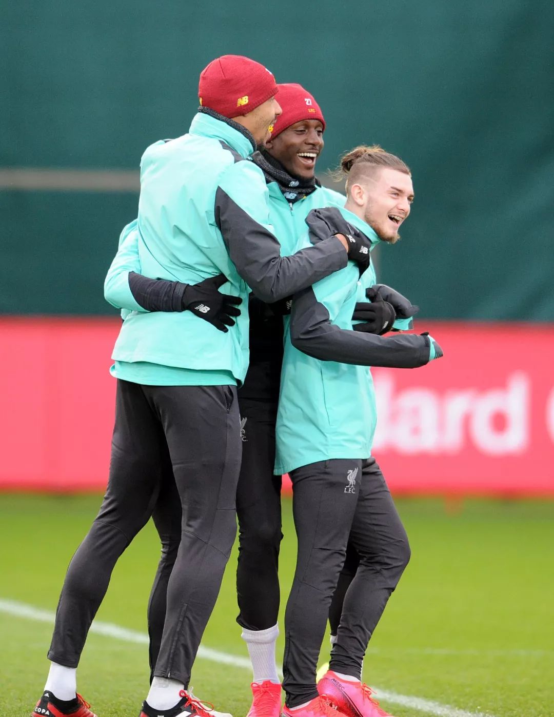 欧博app下载-赛地聚焦：足总杯集结日热度飙升；摩纳哥伤情更新；话题不断；纪律约束更严格(国际足联官方网站)